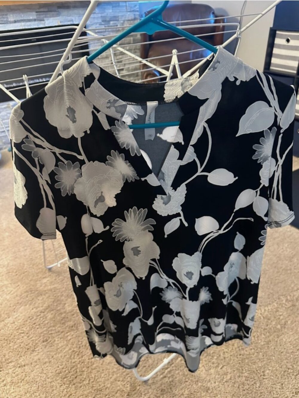 Honeyme Gabby Short Sleeve Top- Black Floral- Medium